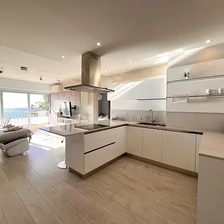 Elegant With Sea View And Apartament